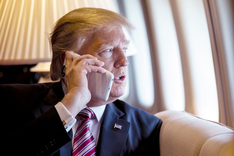 Donald Trump cambia de iPhone